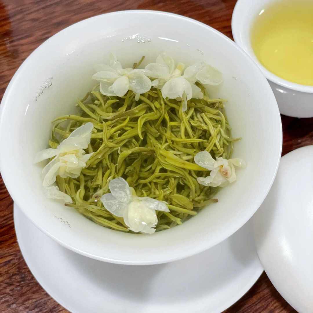 碧潭飘雪用沸水泡就浪费了:玻璃杯、盖碗、保温杯、冷泡瓶四种泡法,参数精确到度和克
