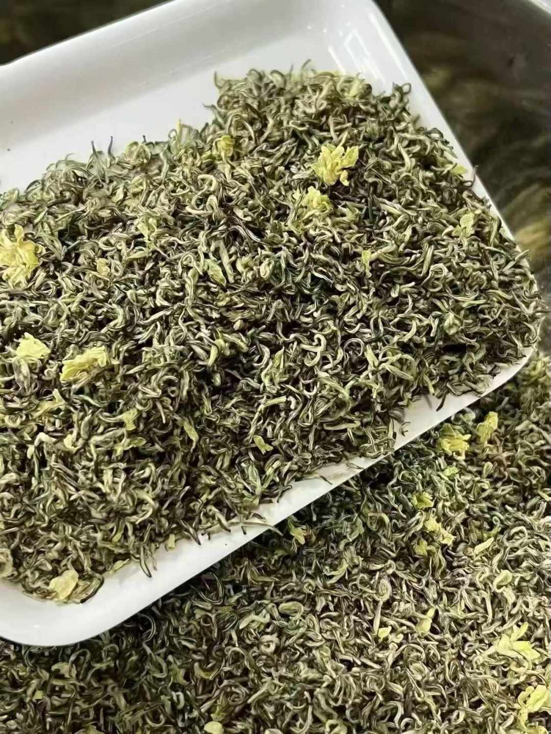 碧潭飘雪用沸水泡就浪费了:玻璃杯、盖碗、保温杯、冷泡瓶四种泡法,参数精确到度和克