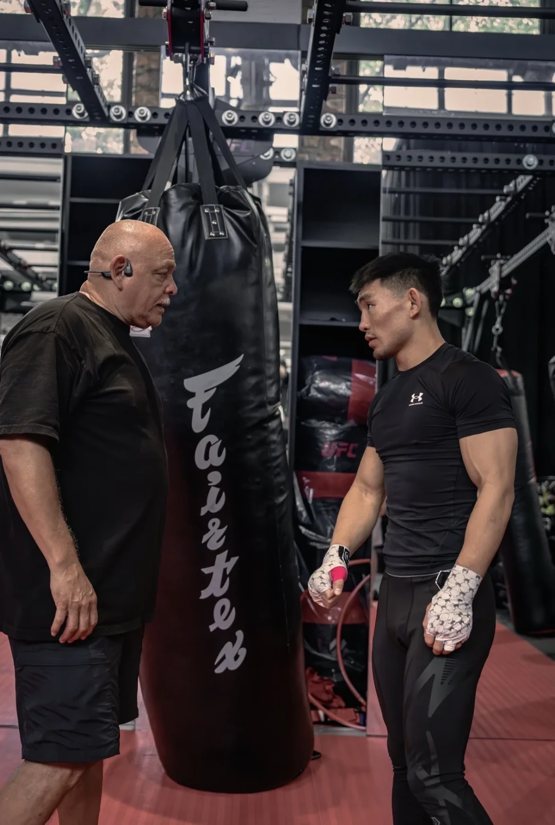 宋亚东周六战乌马尔:赢者直通冠军挑战权,评论区为30%胜率吵翻,先看这三个信号