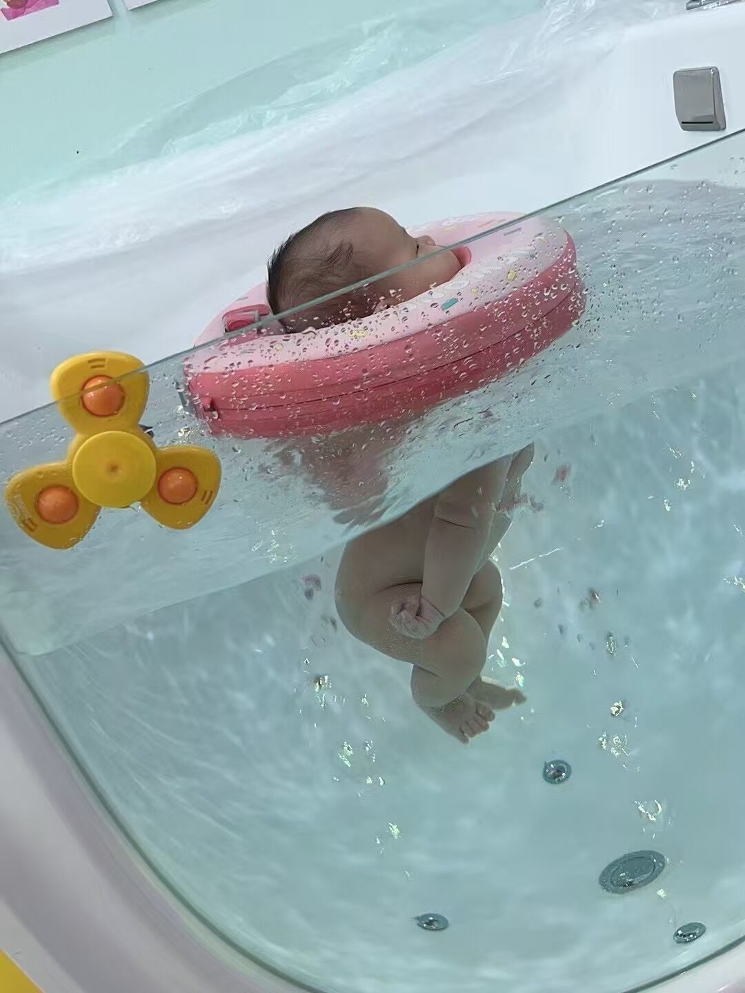 “办卡嘛”刷屏,婴儿游泳馆的卡,充880还是1688,先算清这三笔账