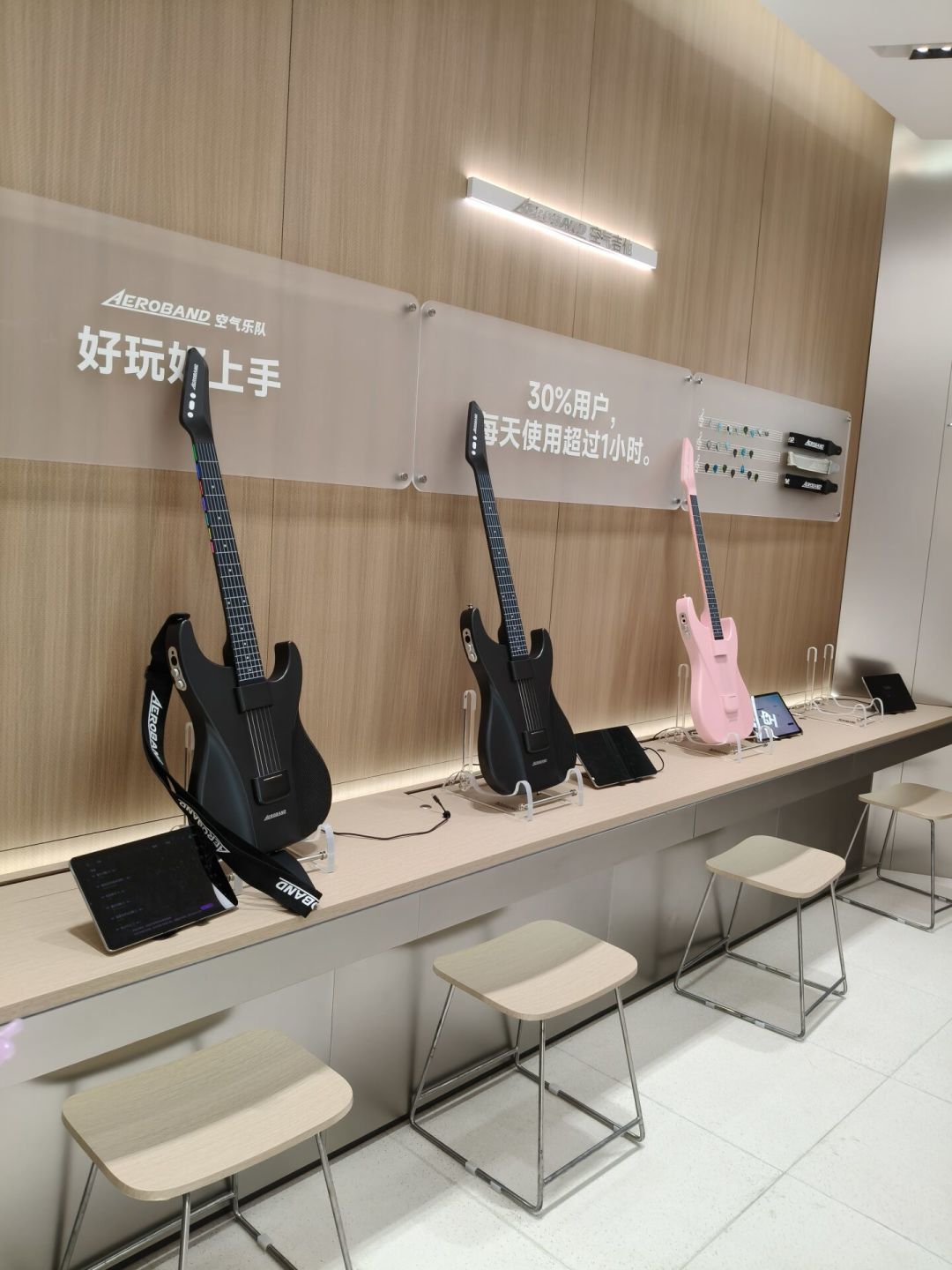 二手市场快照:LiberLive C2“弹不超10次”扎堆出,恩雅联名款855出——AeroBand空气吉他现在怎么买?