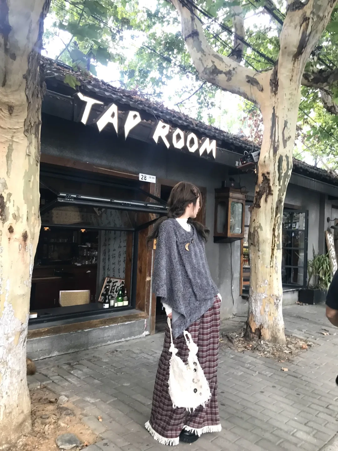 曾是“美丽废物”常客的斗篷，8月突然爆了：对完7篇爆帖和拔草评论区，我把下单前要算的三笔账理清了