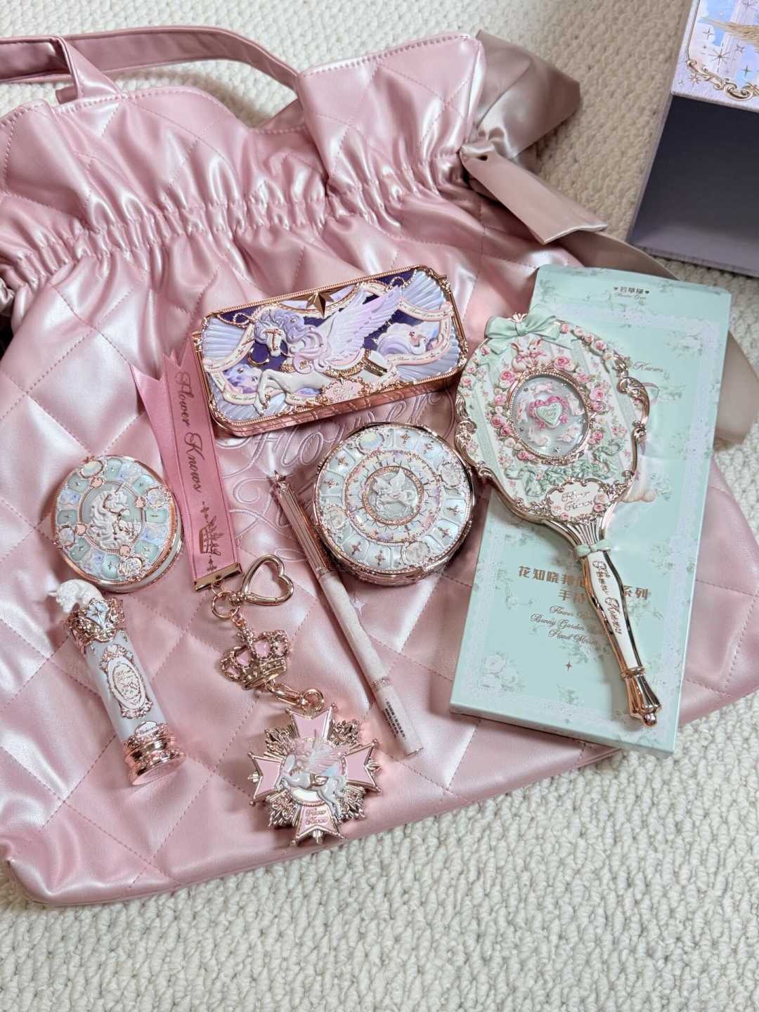珀莱雅正式接管花知晓:粉丝最担心的三件事,我们逐一查证
