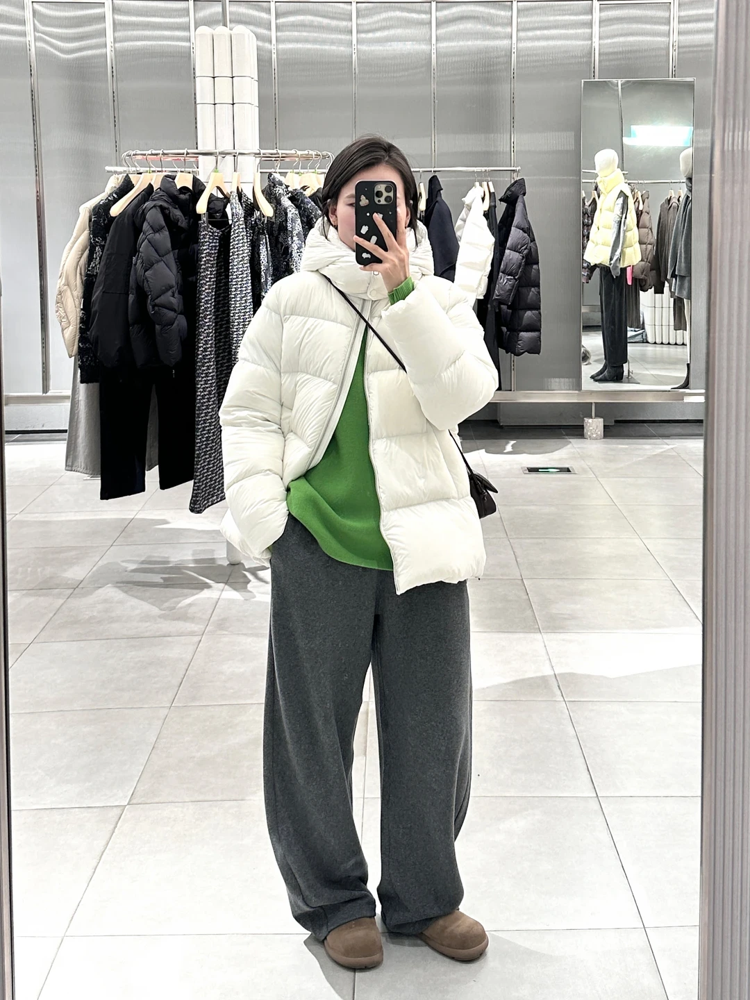 江南布衣反季羽绒服低至2.5折:蹲