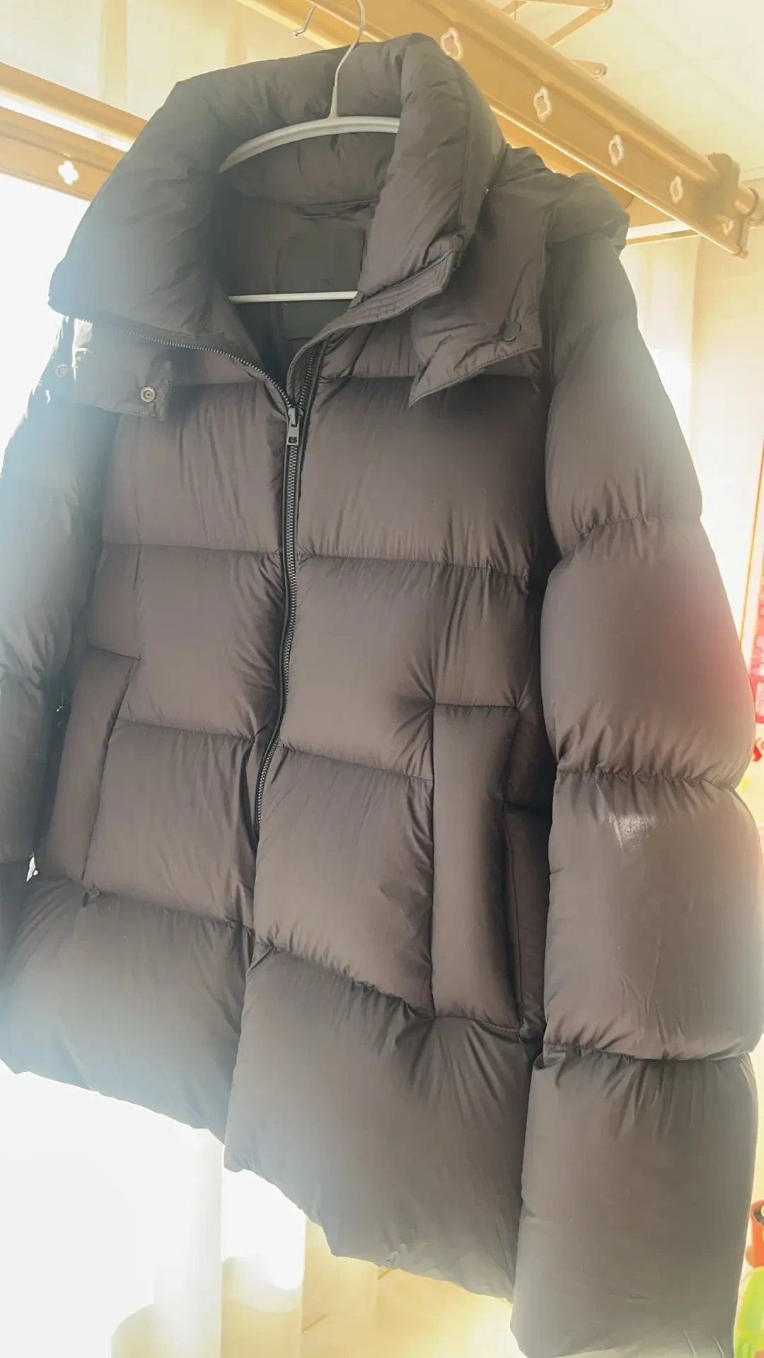 江南布衣反季羽绒服低至2.5折:蹲