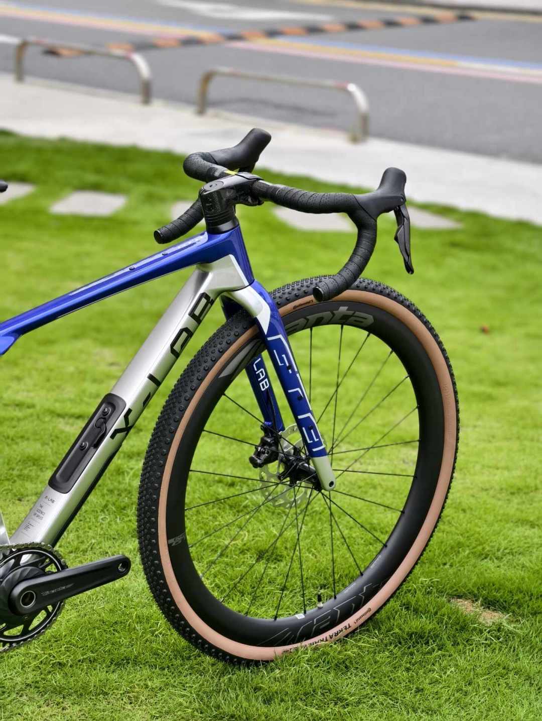 2.2万,Di2电变+碳轮+功率计一次给齐:喜德盛“卷王瓜车”X-LAB GT8到店,值不值先看这三件事