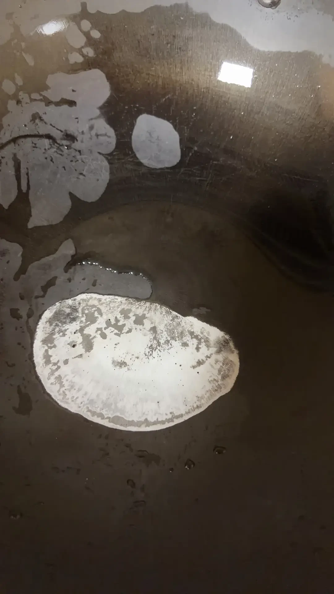 煮洗洁精烫出二度烧伤,千元花洒擦到报废:全网邪修清洁翻车实录核了一遍,划出3条红线