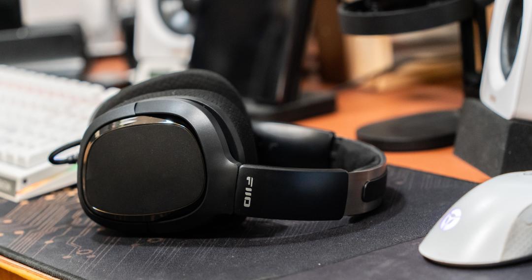 今年深圳音频展,人最多的展台摆了台PS5:HiFi厂下场做的游戏耳机,值不值得买?