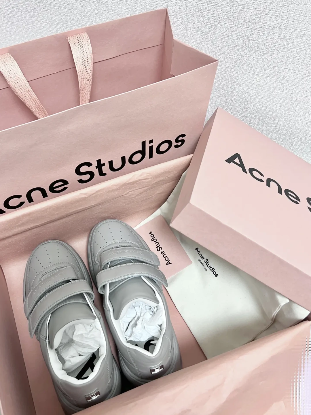 想入Acne Studios,先别急着买围巾:这双鞋可能才是最低门槛,附当前真实价格带