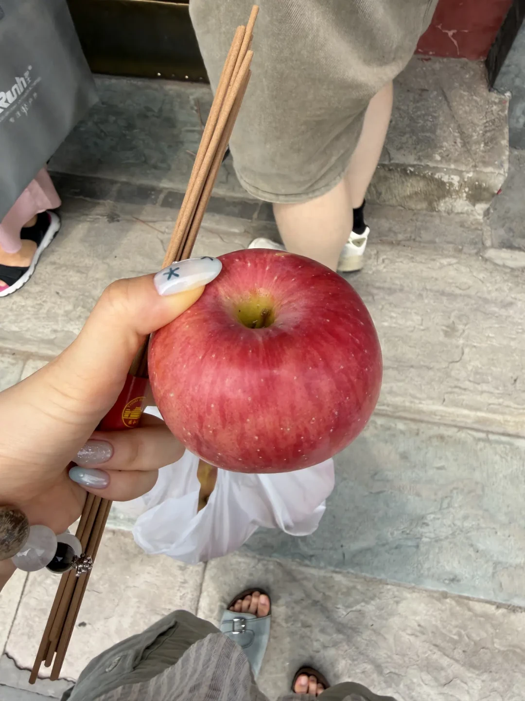 愿望成真却不会还愿?比对20多篇雍和宫还愿帖,整理出带什么、去哪买、带多少现金