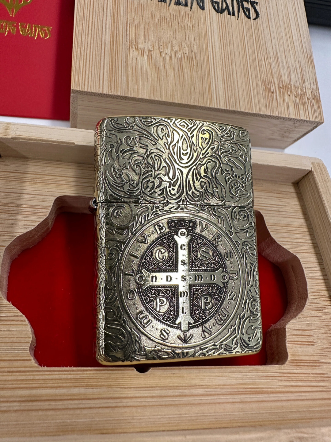 Zippo盔甲机贵出一截,内胆却和常规机一样?把9大版型和价格公式理清,按预算避坑