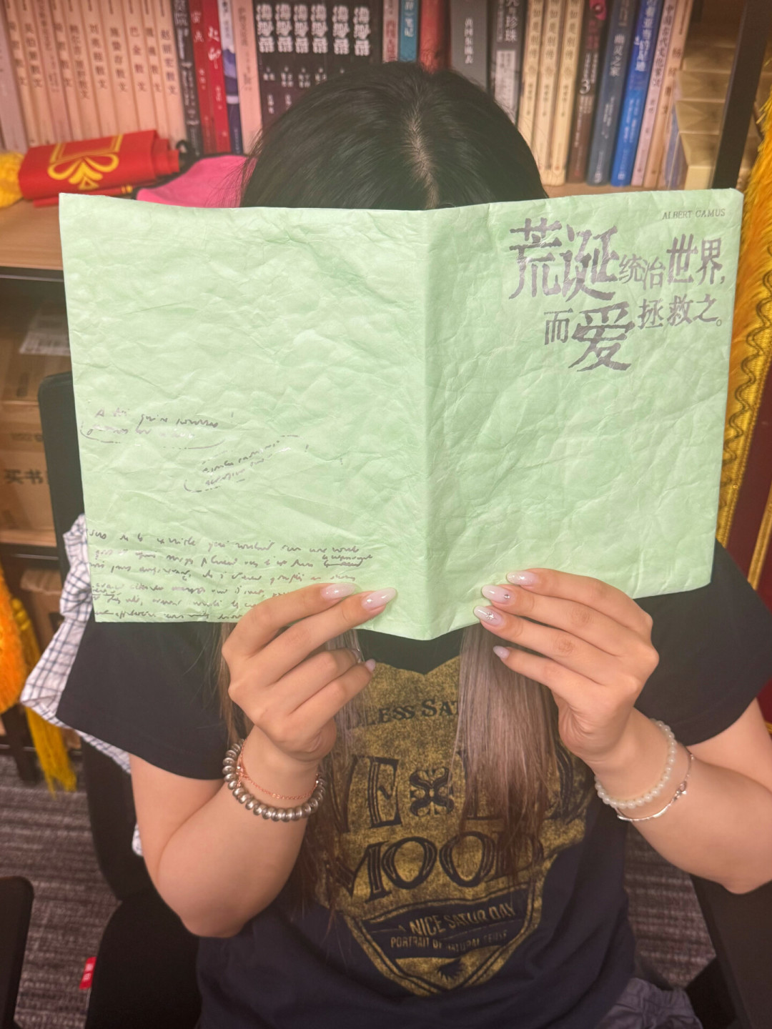 上海书展爆火的“文学行馕”不卖只换:闭幕一周后,错过的人还能怎么入手?