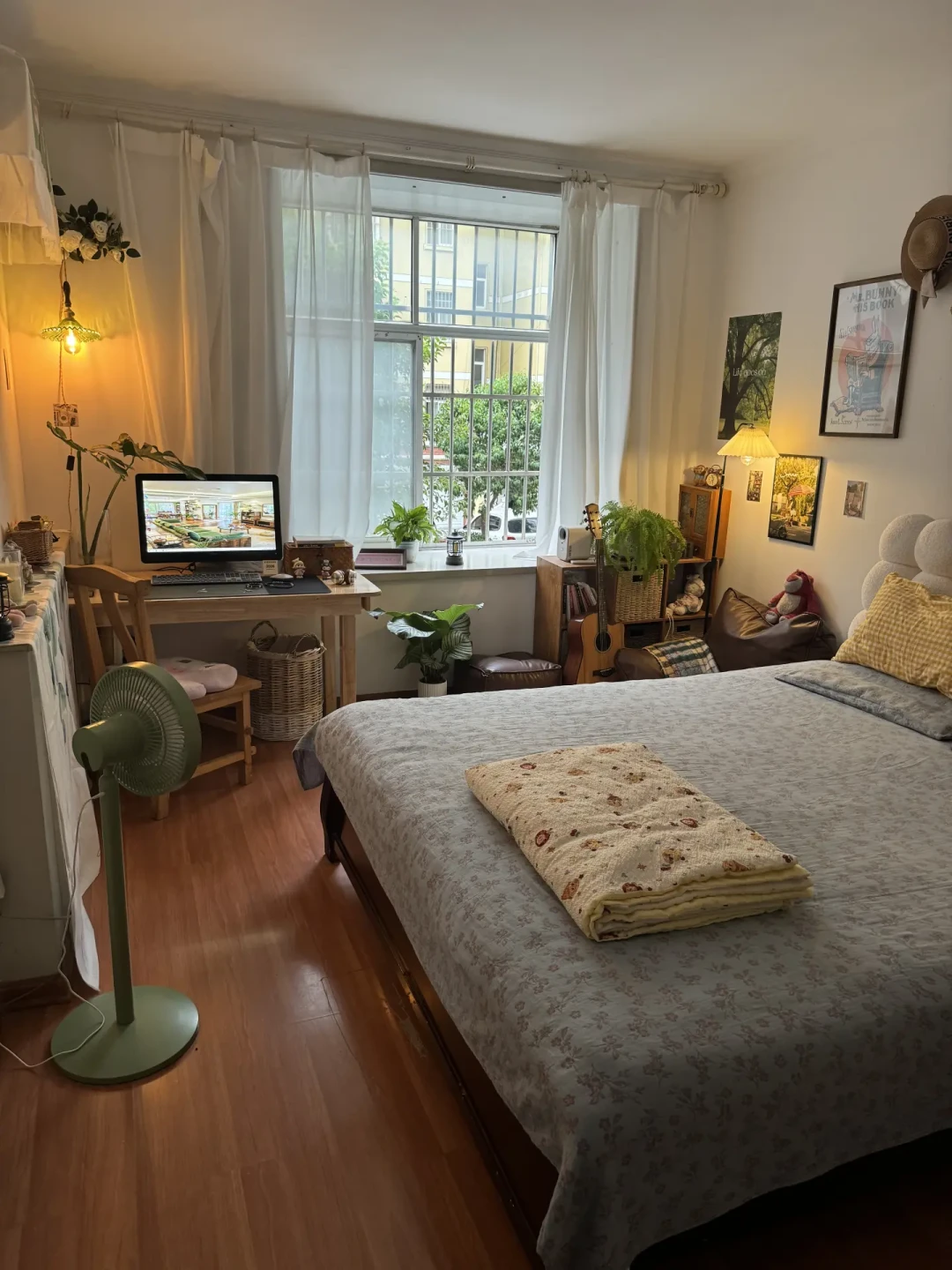 花2万改造完被涨租,地板贴留胶赔了1W+:出租屋卧室改造,先学会“带得走”