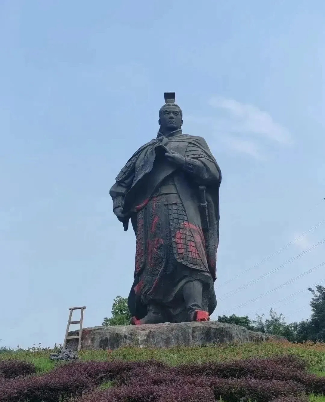 罗贯中为什么把华雄的人头给了关羽？一份《三国演义》名场面