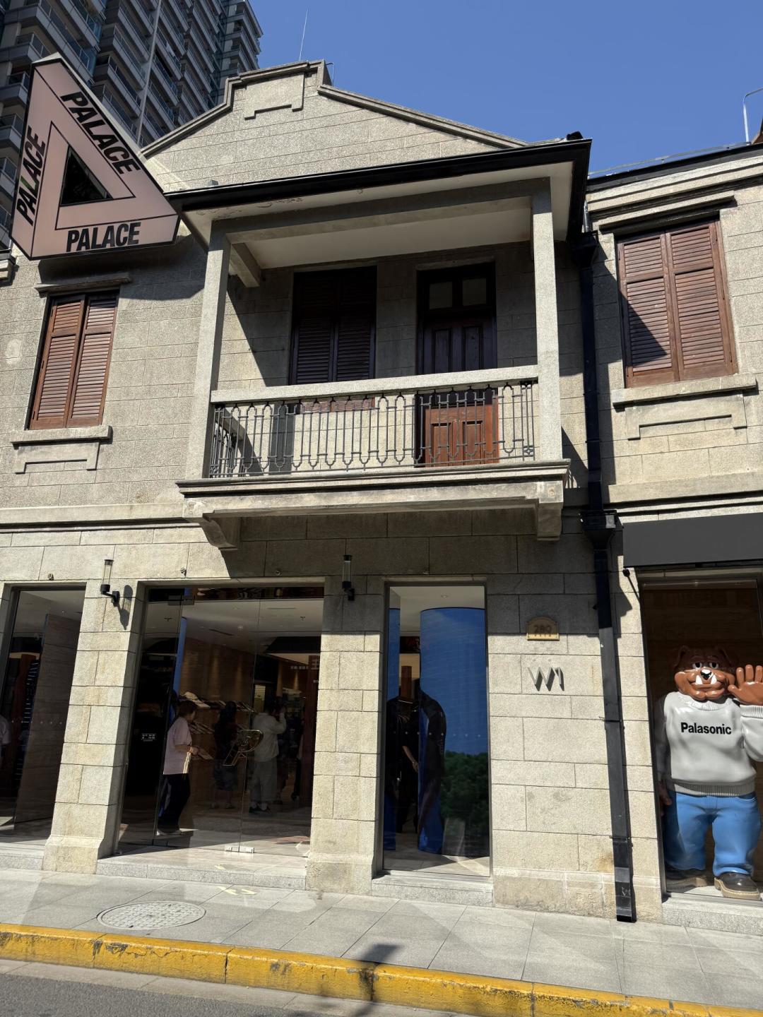 Palace上海张园店开业三个月：排队消失了，首尔却开出了第三家店