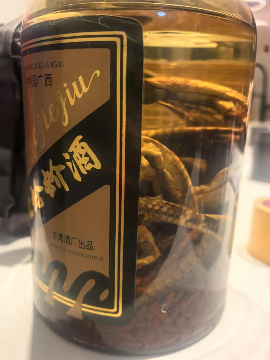 秋冬泡药酒备料季来了：草乌、曼陀罗、蛇胆，这些东西别轻易进瓶