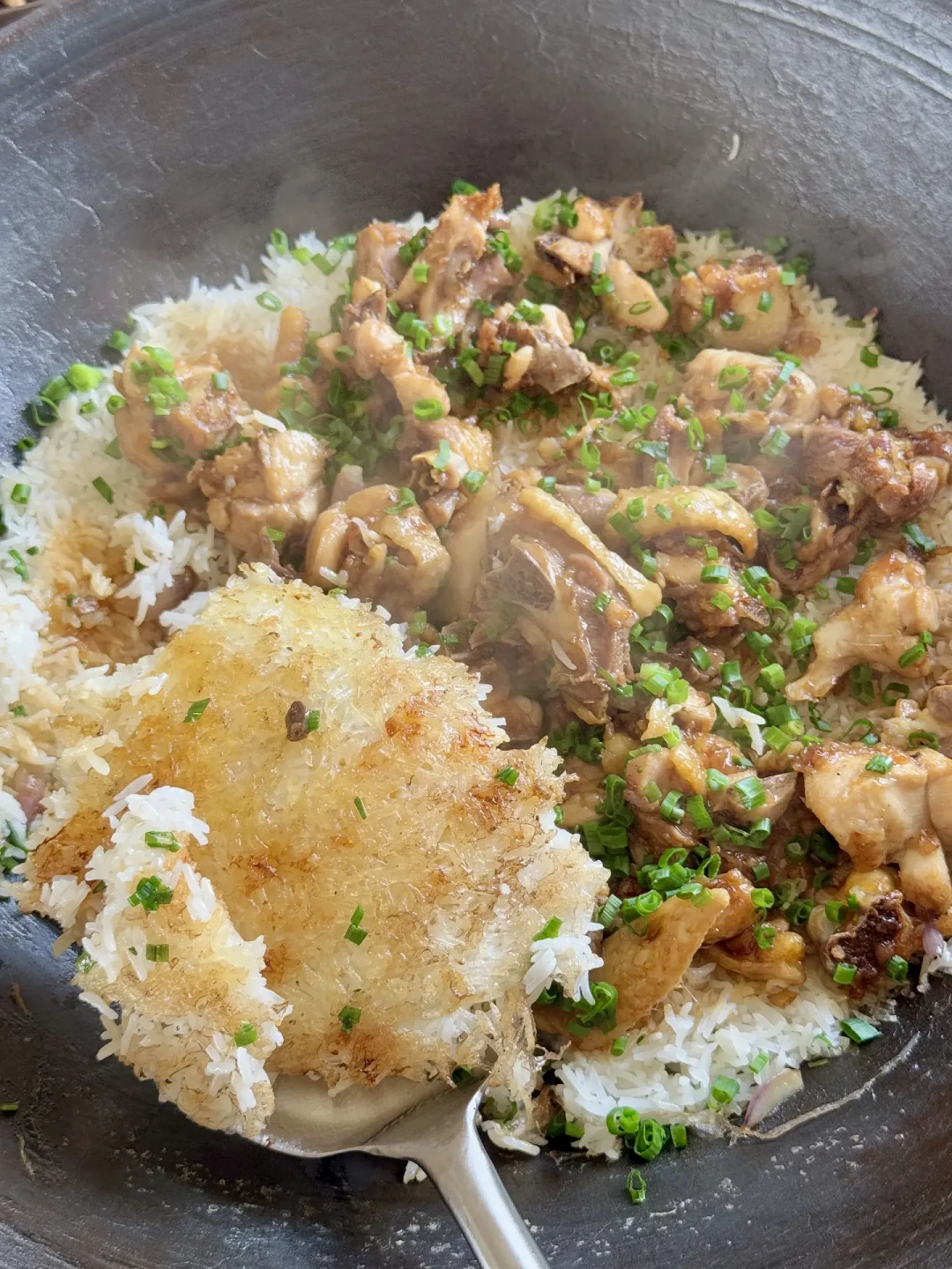 柴火饭“最养人”刷屏背后：香是真的，阳气是生意，灶膛那口烟没人提