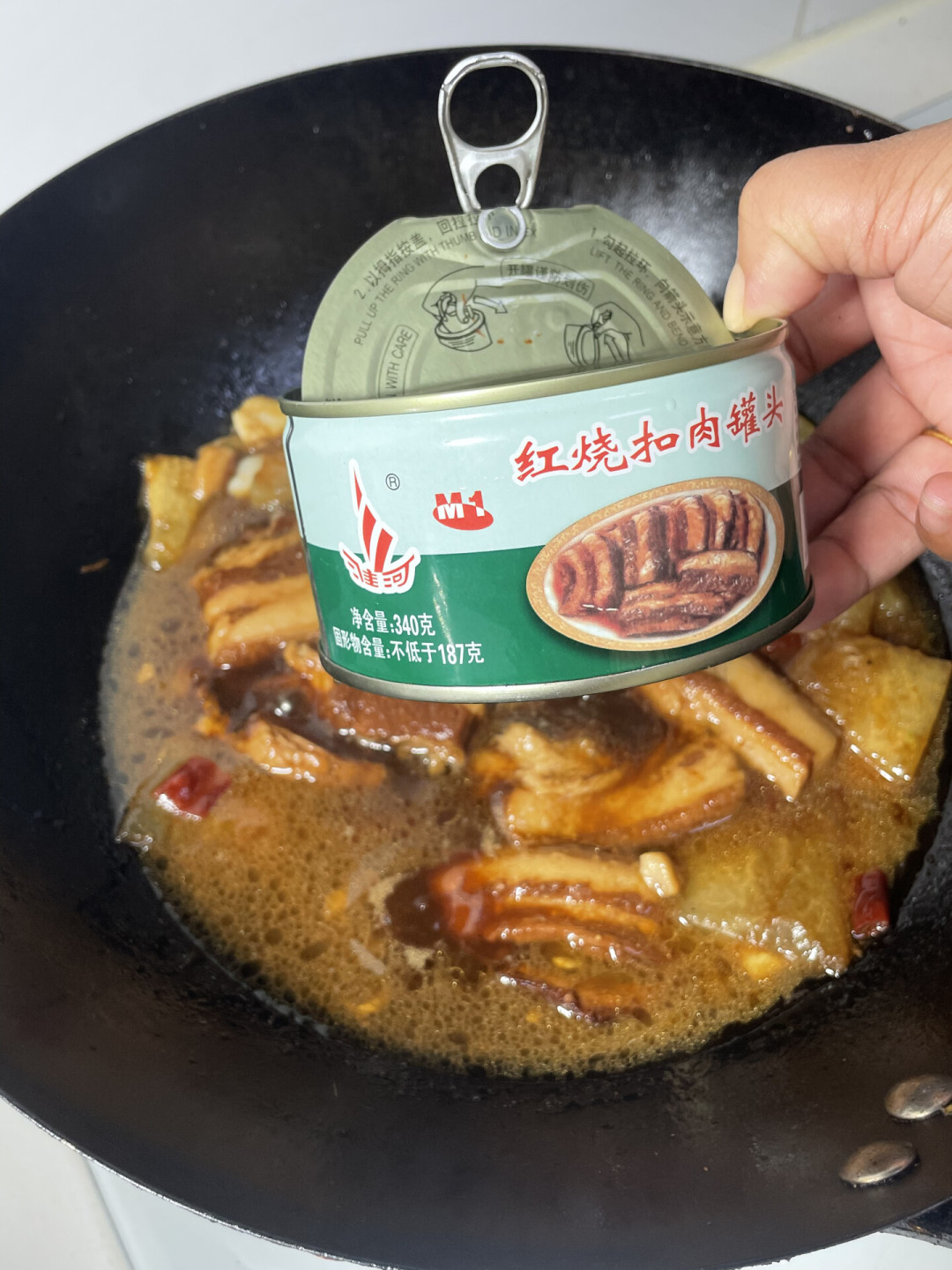 刘雨鑫视频里那罐扣肉走红半个月:跟买实测汇总,好评翻车点和买前提醒