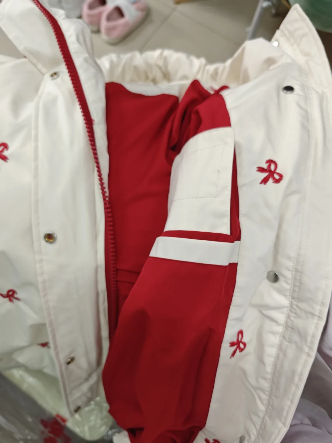 鸭鸭羽绒服、觅光胶原炮、护肤品售假：复盘贾乃亮直播间四次争议，下单前先看完这篇