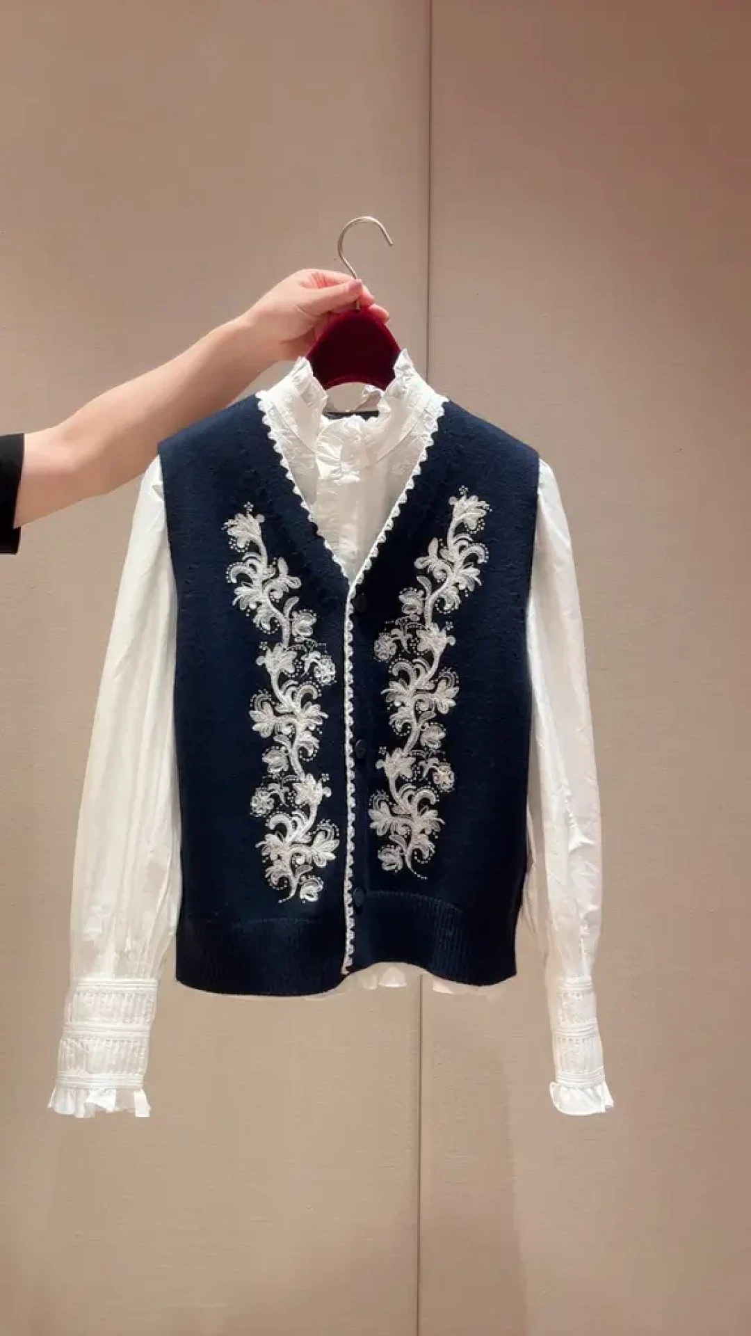 6000年前的八角星纹被做成了衣服：EP雅莹的蓝标，凭什么被叫“中国人自己的老花”？