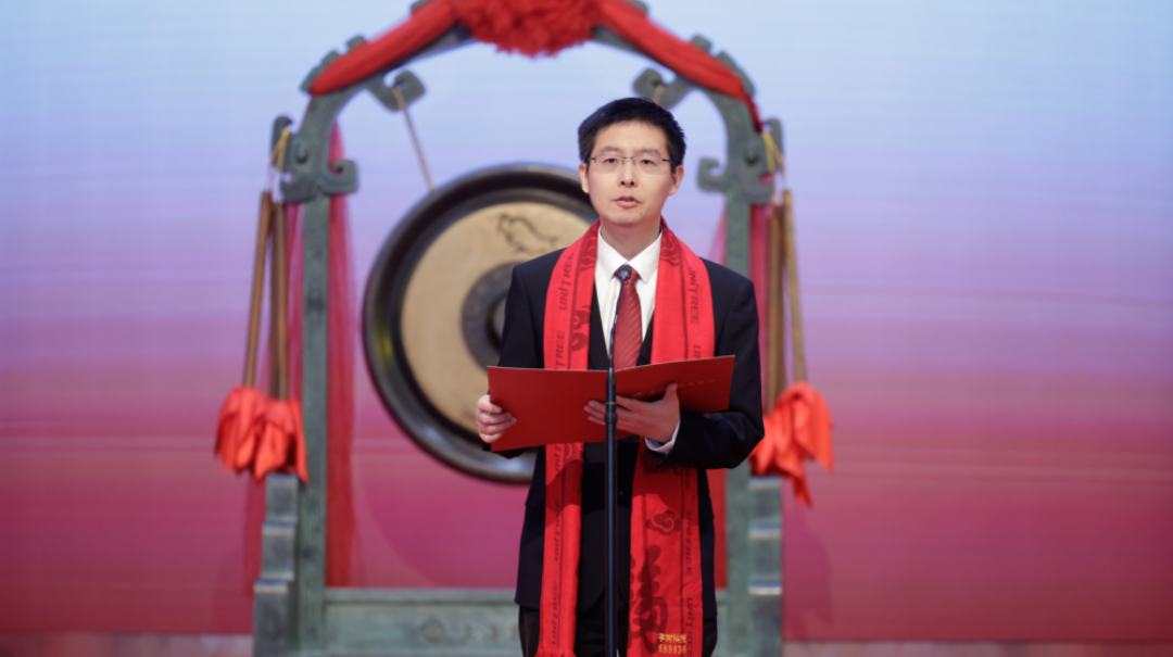 几天前刚破博尔特纪录,几天后百米预赛垫底:宇树这波人形机器人热潮,多少值得当真