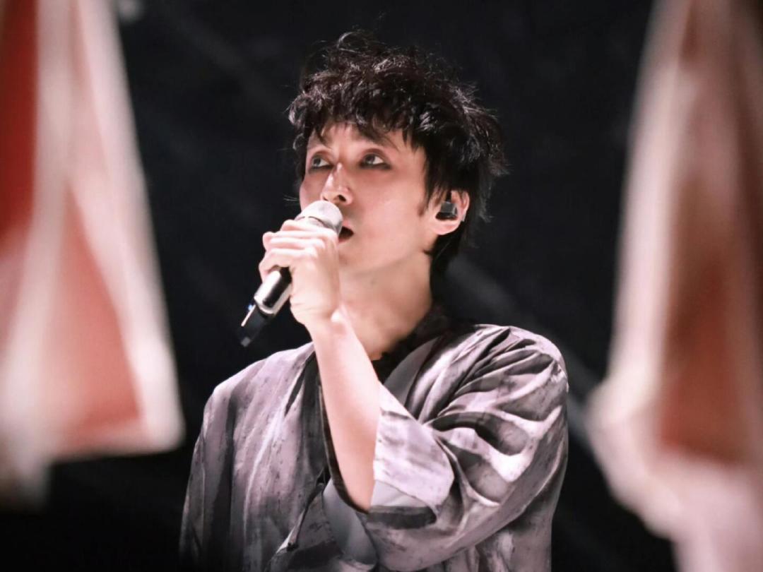 王传君在《披荆斩棘》爆了：《野人》的4大争议一次捋清，二公看什么