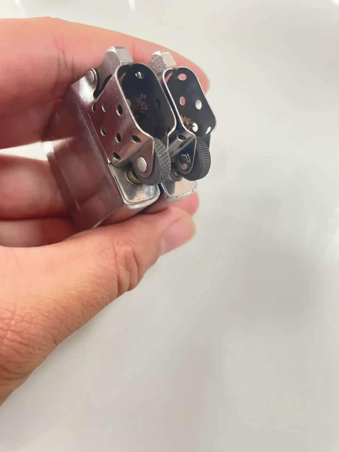 还在看逗号验Zippo?2026年的高仿已经把它也学会了,老办法真过时了