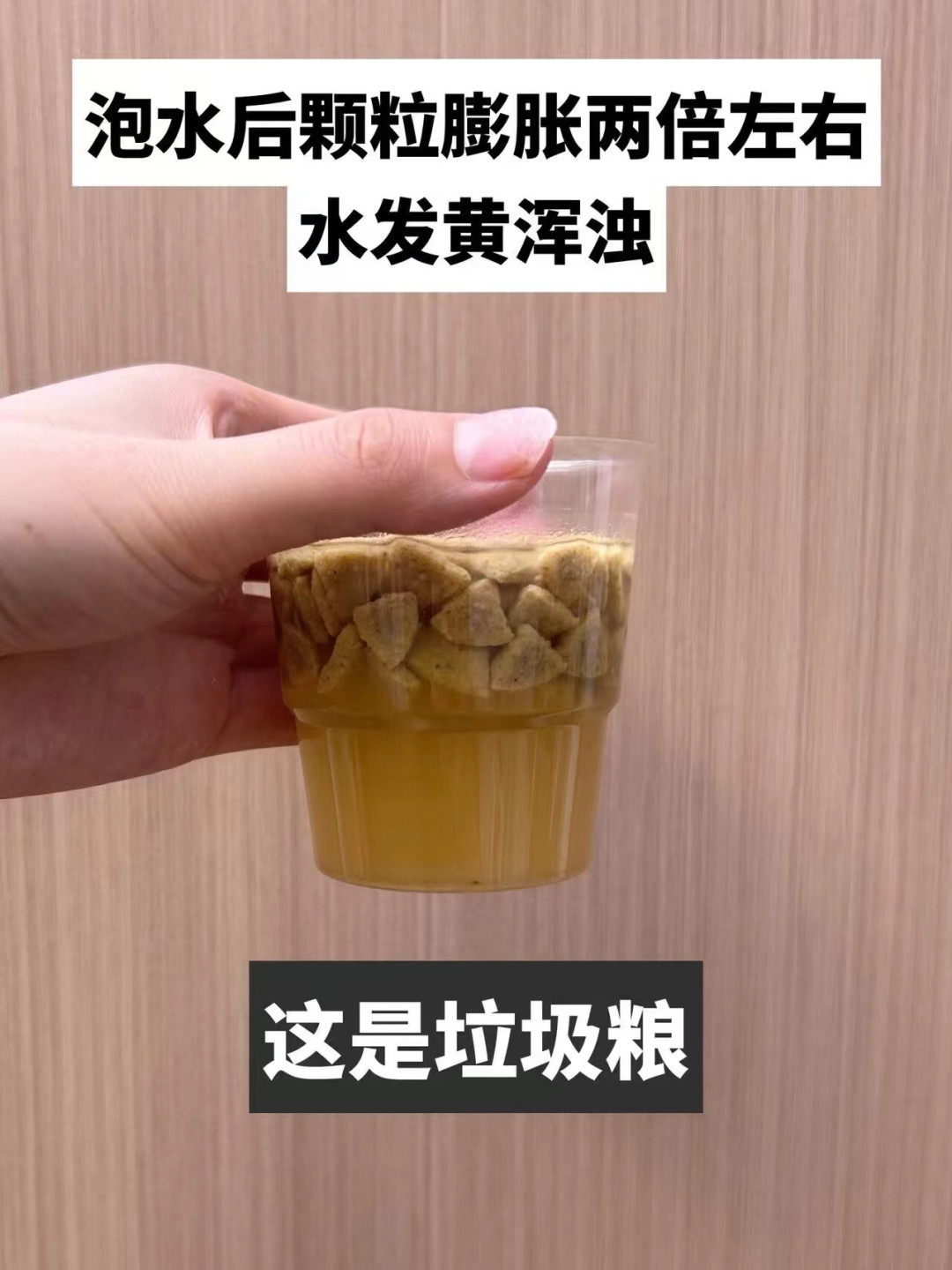 亚宠展的“蒙脱石狗粮”吵翻了：不是不能加，是加多了有问题