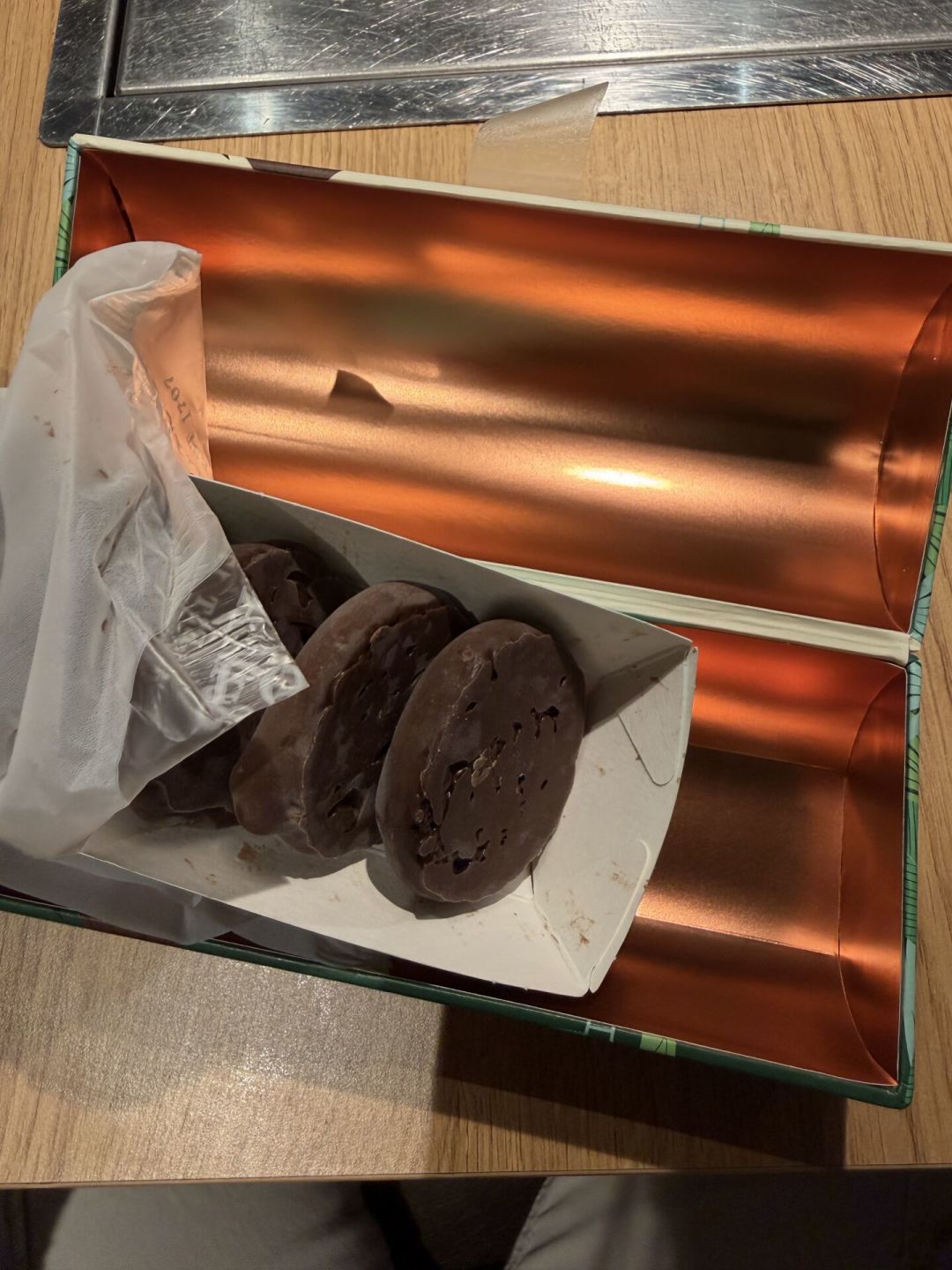福南梅森15镑的巧克力饼干被2万赞带火，值不值得买？几十条真实评价替你吵完了