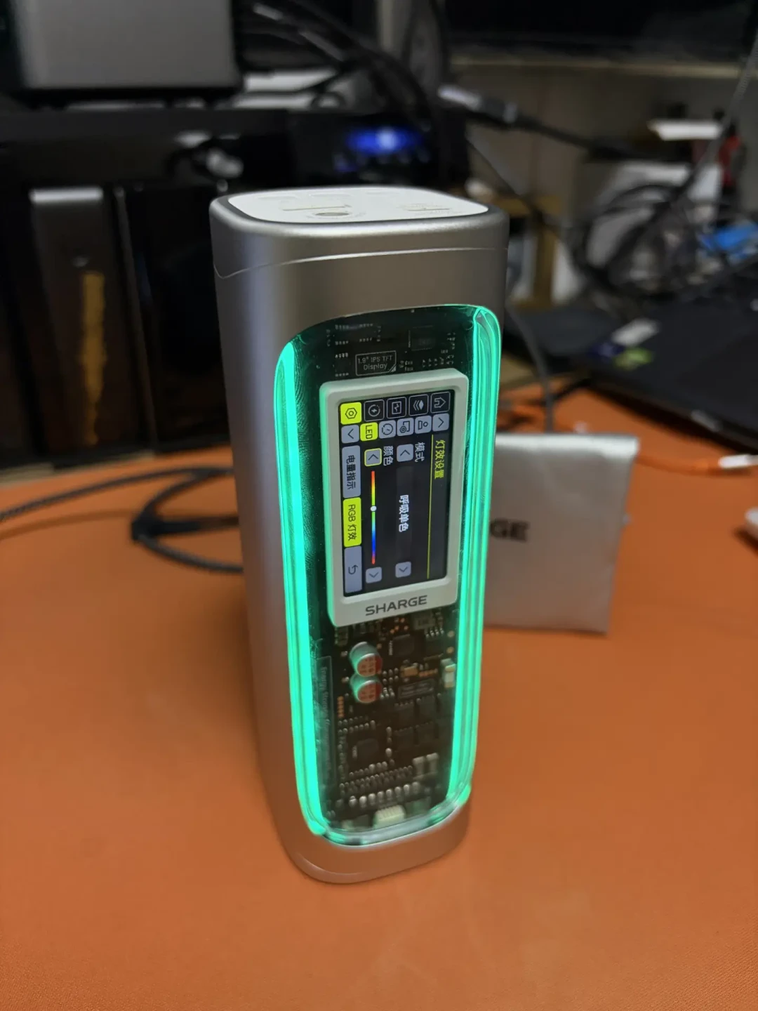 闪极Shargeek 300发布卖1299元:300W总输出、88.8Wh压线登机,看完实测再下单