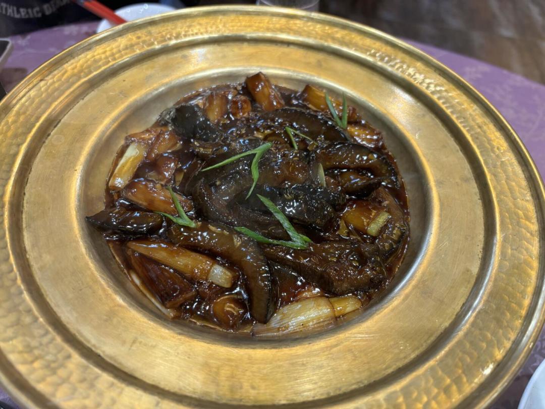 丰泽园:498元的葱烧海参被吵翻,3块钱的烤馒头却一边倒