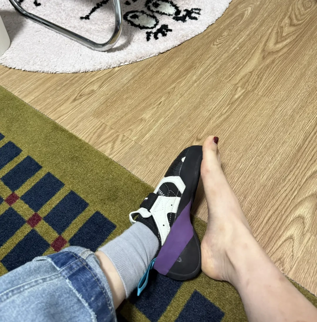 同样的攀岩鞋,为什么别人穿着不疼?翻了几十条试鞋实录,真正卡住新手的是脚型不是尺码
