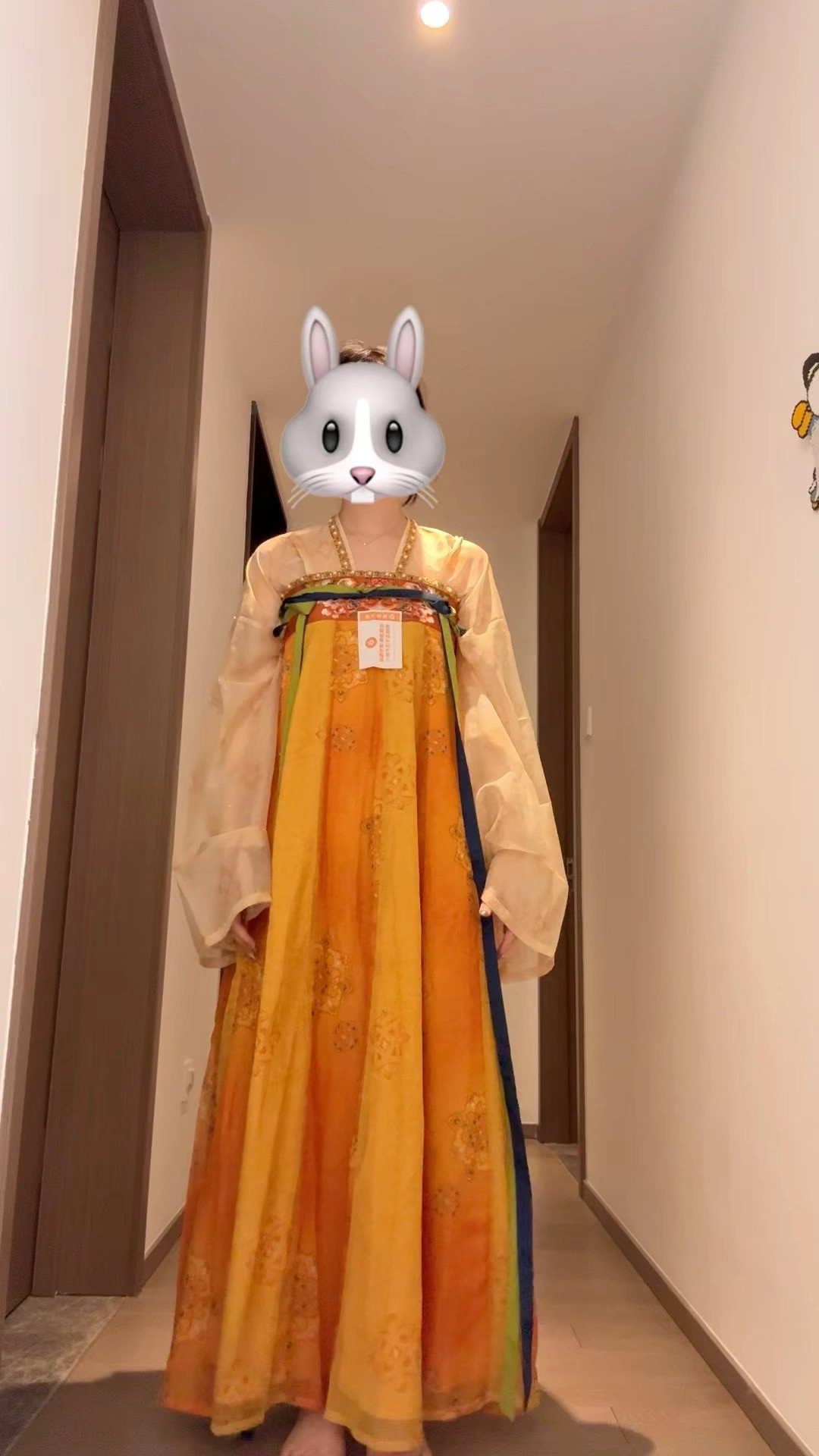 重回汉唐悄悄铺好了一整柜秋装:十天十几款新品,月亮系列迭代到第四代,按场景选不踩坑