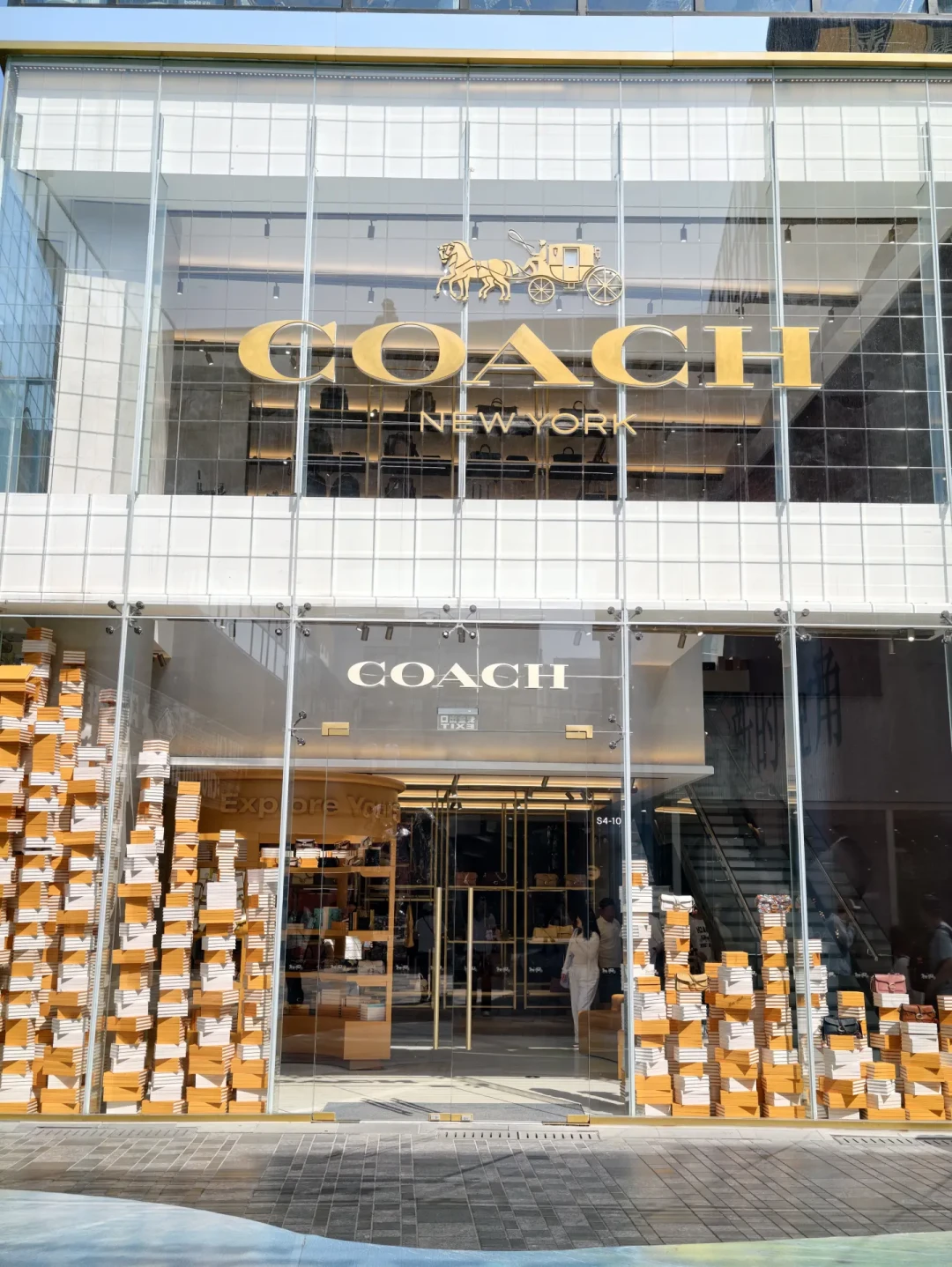 Coach财报提前两年达标,专场价却跌进千元档:早秋买包的4档价位,一次说清