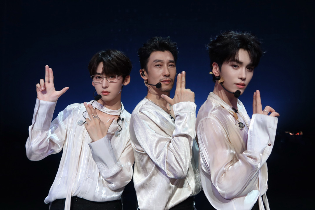 练习室版评论1.2万条、五年前旧舞台被翻出:一公结束两天,《R&B All Night》还在发酵