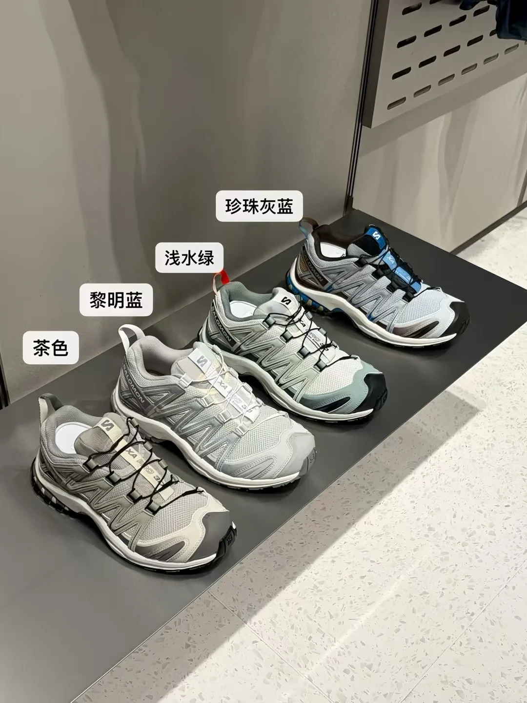 专柜1399元,补贴价548元,还有“偏绿批次”:第一双萨洛蒙到底该在哪买?