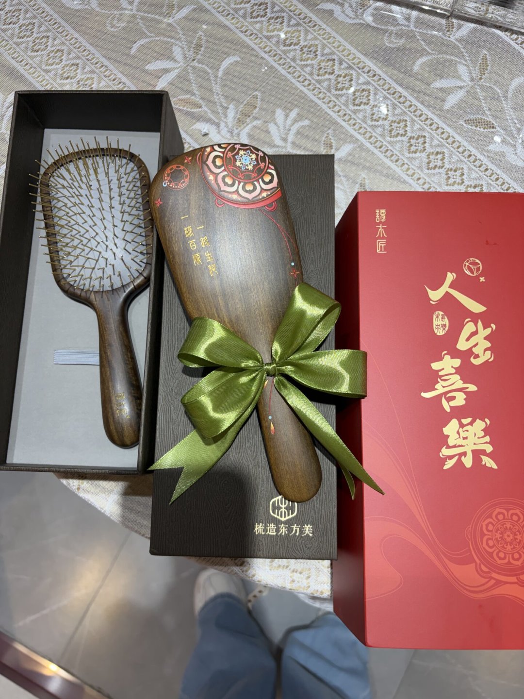 教师节快到了,买谭木匠前先搞懂:山姆169.9三件套和门店288刻字礼盒差在哪