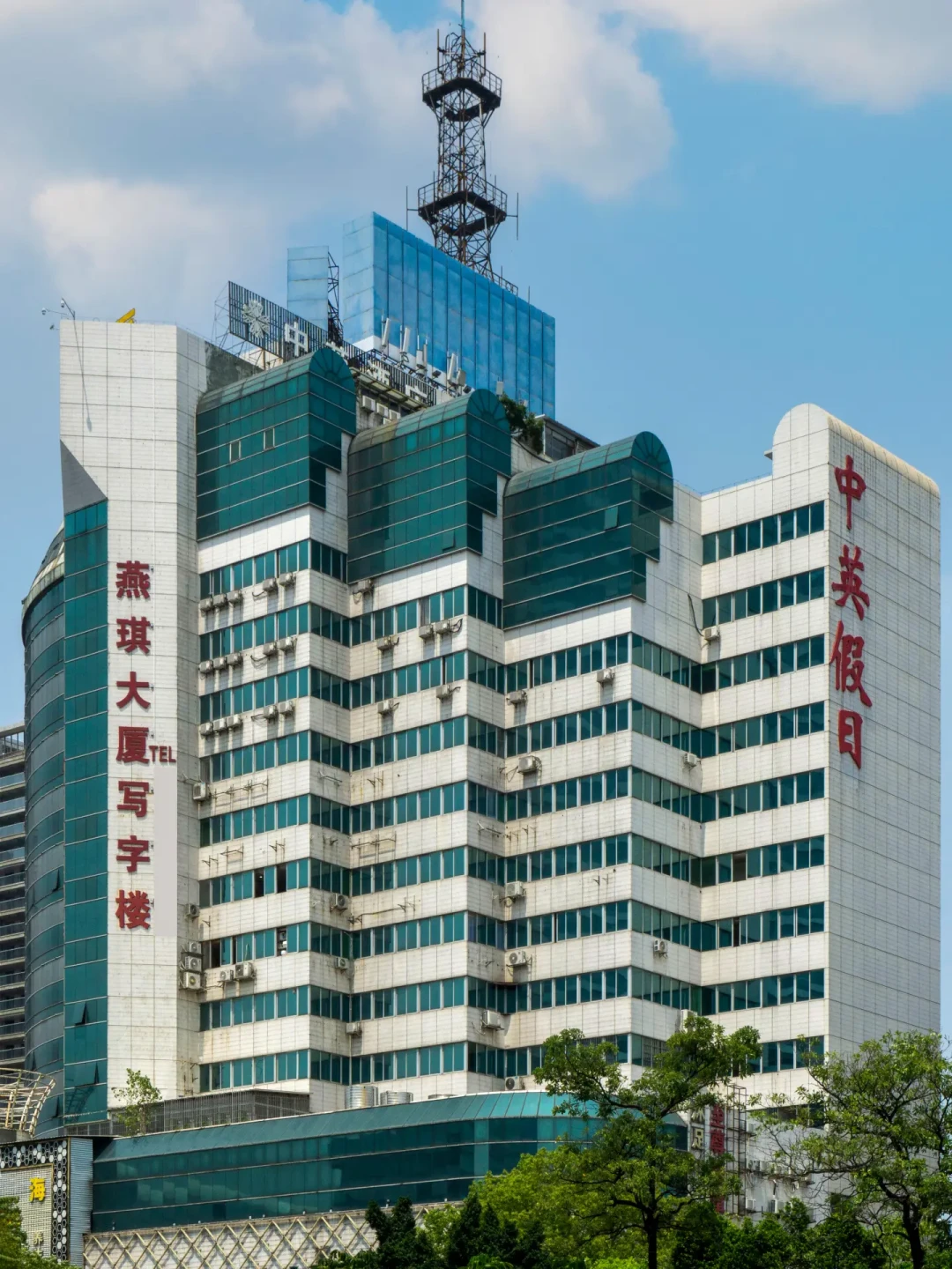 刷屏的“中式梦核建筑”,其实是中国最大规模的一场后现代建筑潮