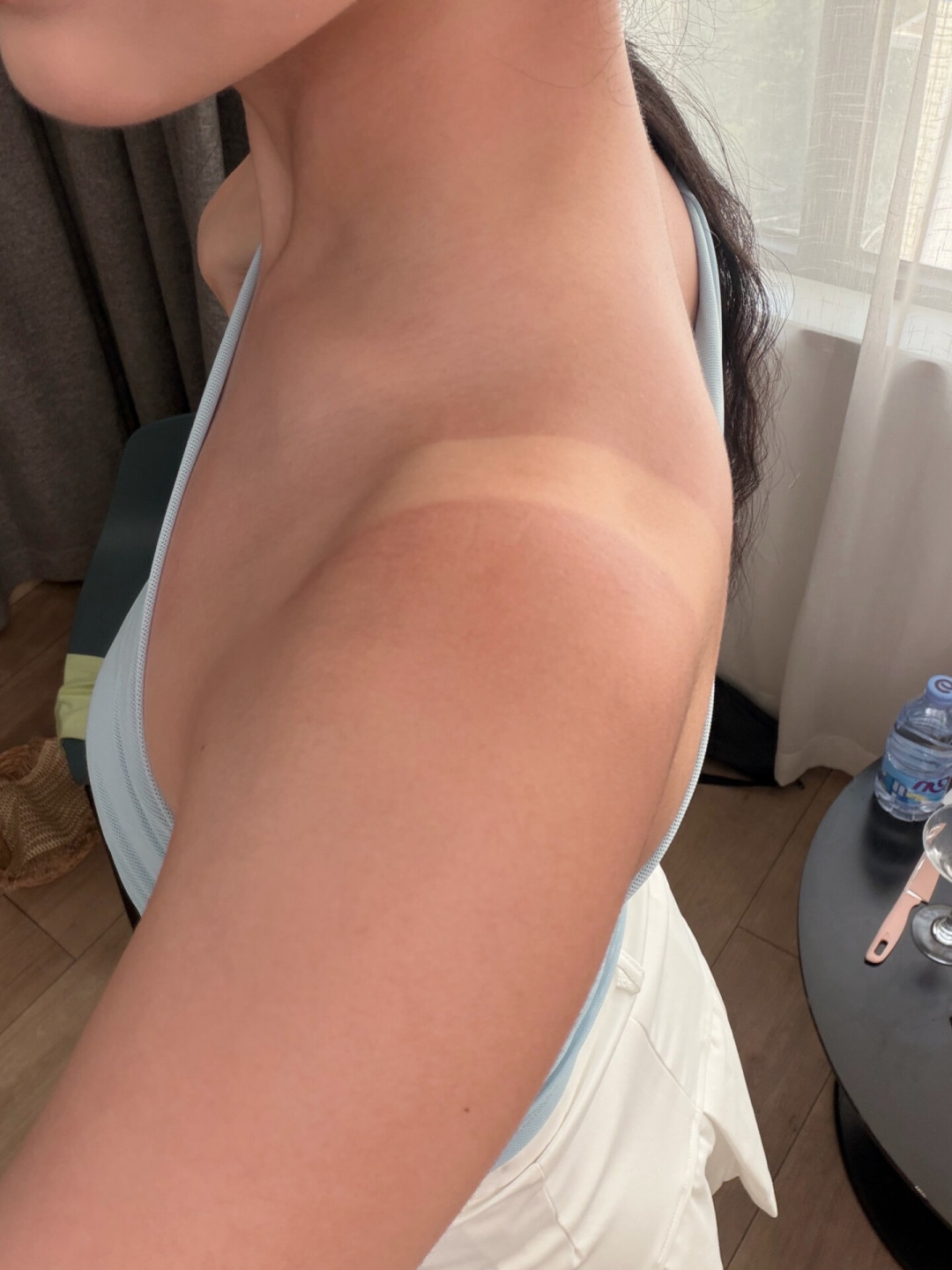 老爸评测剪开11瓶防晒喷雾,标注SPF50实测不到5?先别急着扔,看完这三件事再说