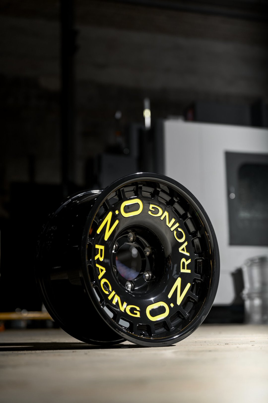 iCAR V27换轮毂有多难？5×108刁钻孔距下，成品几乎只剩OZ Rally Racing