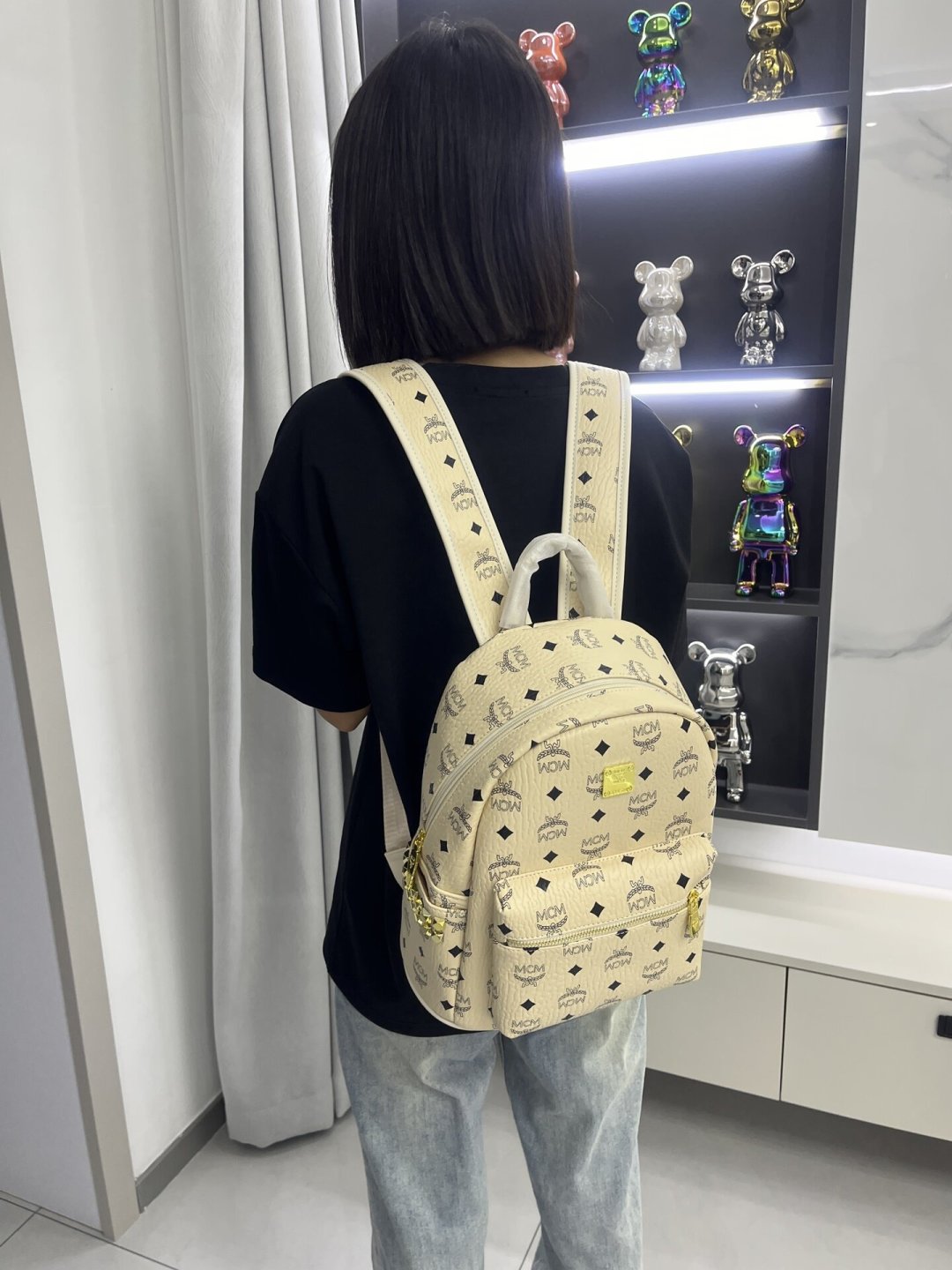 妈妈背了十年的MCM，今年开学被女儿背走了：翻完小红书传承帖和掉皮帖，这三处先检查再决定传不传