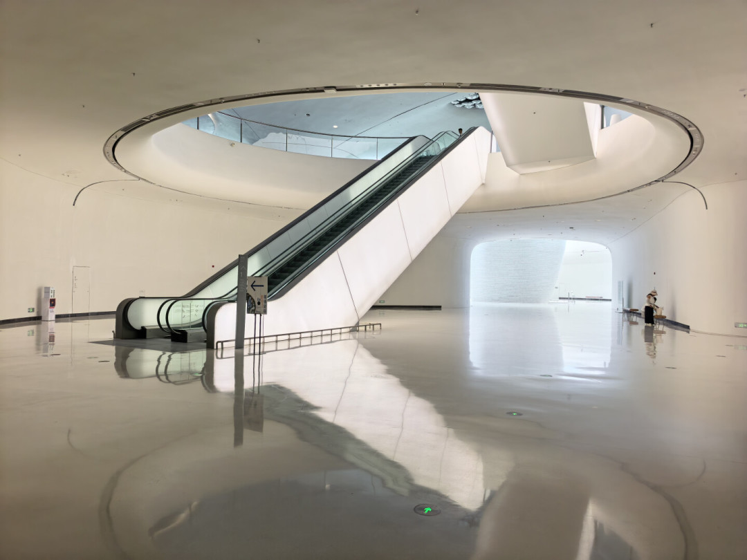 马岩松把18.8万㎡埋进土里:开业9个月,深圳这对