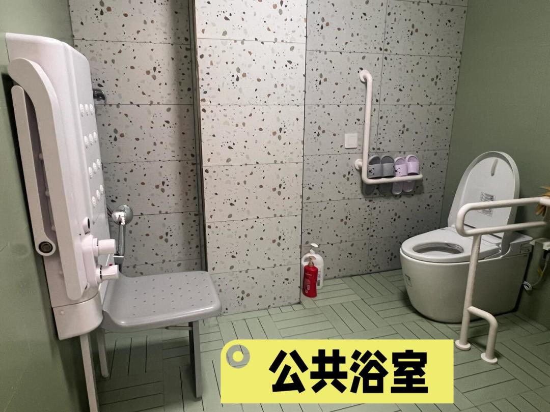 照护一位认知症老人,钱要先算明白:居家、请护工、住机构三笔账,长护险能兜住一块
