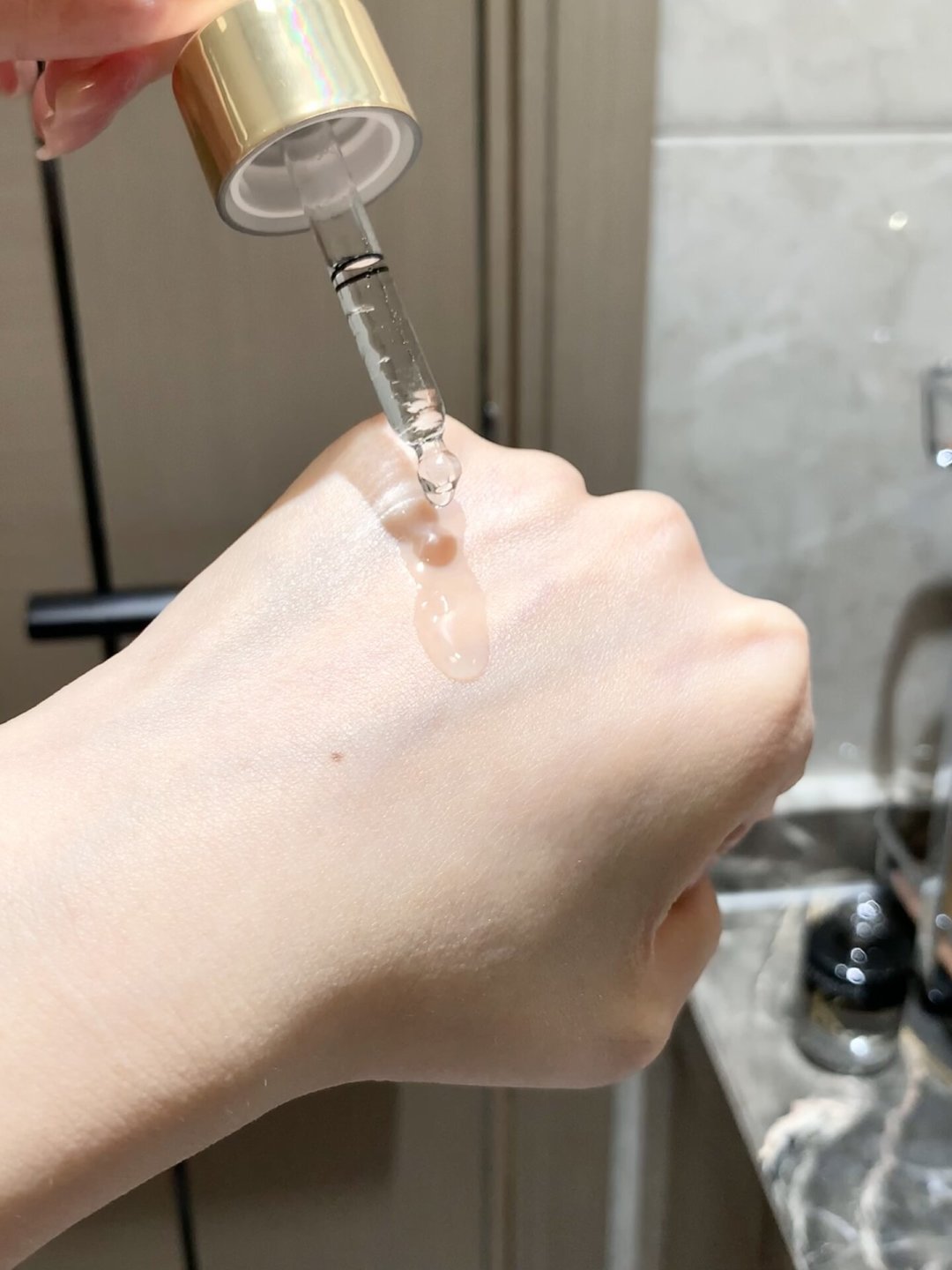 卡诗官宣黑钻玻色因头皮精华:看完一波“头皮抗衰”种草,我建议先别急着买