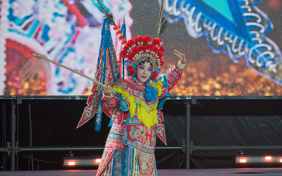 一条“靠旗转刀”获赞3.8万:想去看真正的刀马旦,9月最低100元的票怎么买