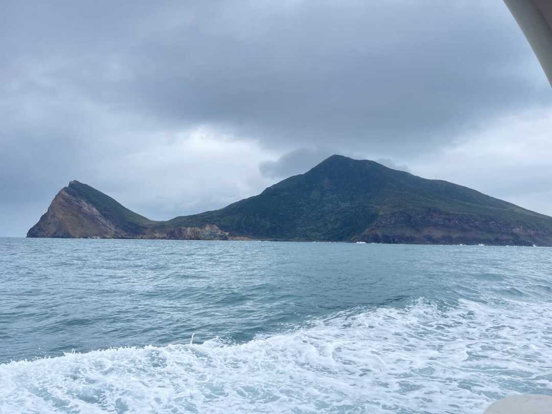 9月是龟山岛一年里最后的赏鲸窗口:台风、晕船和运气,200块出海的船票值不值得买