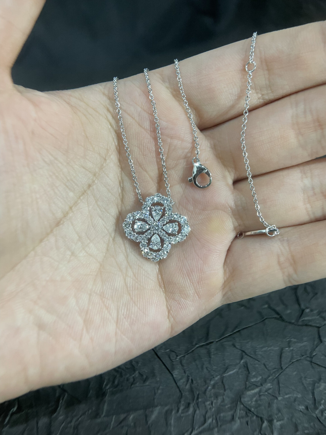 正品16万,水贝定制4800:海瑞温斯顿Loop满钻四叶草怎么选