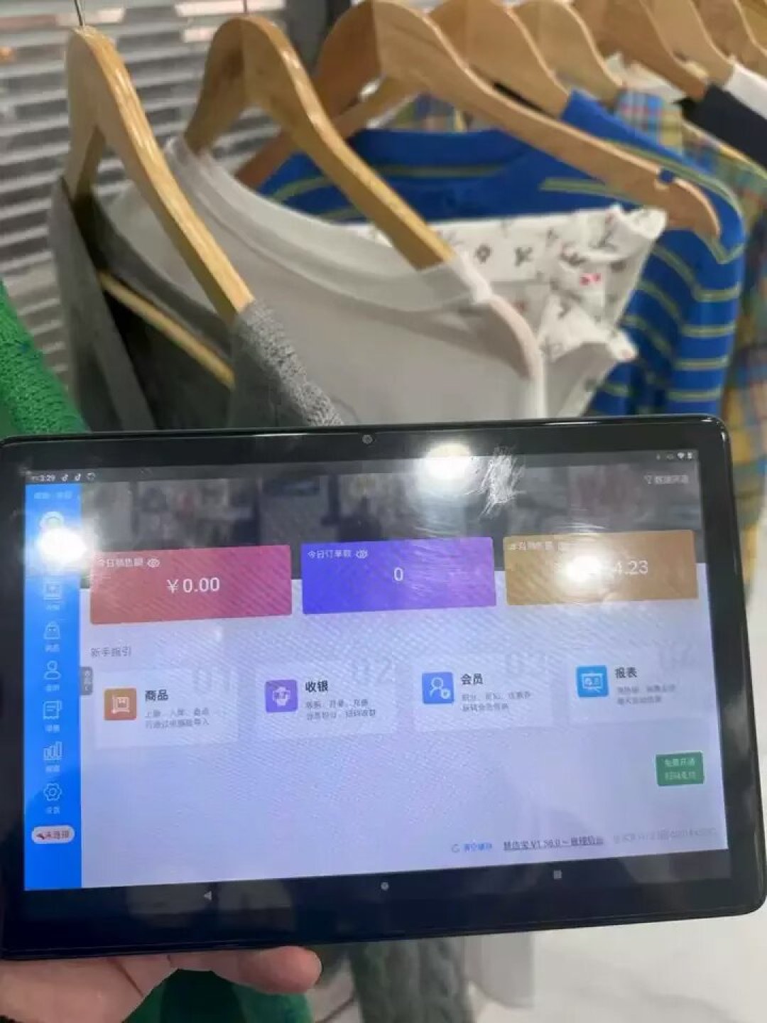 服装店收银系统怎么选:测评全是广告,我们从评论区挖出了4个真问题