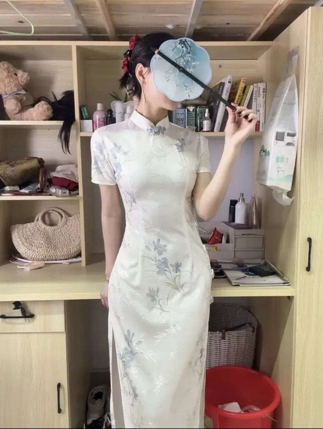 清冷风是最容易被照片骗的风格:早秋开衫下单前,先知道这4个翻车点