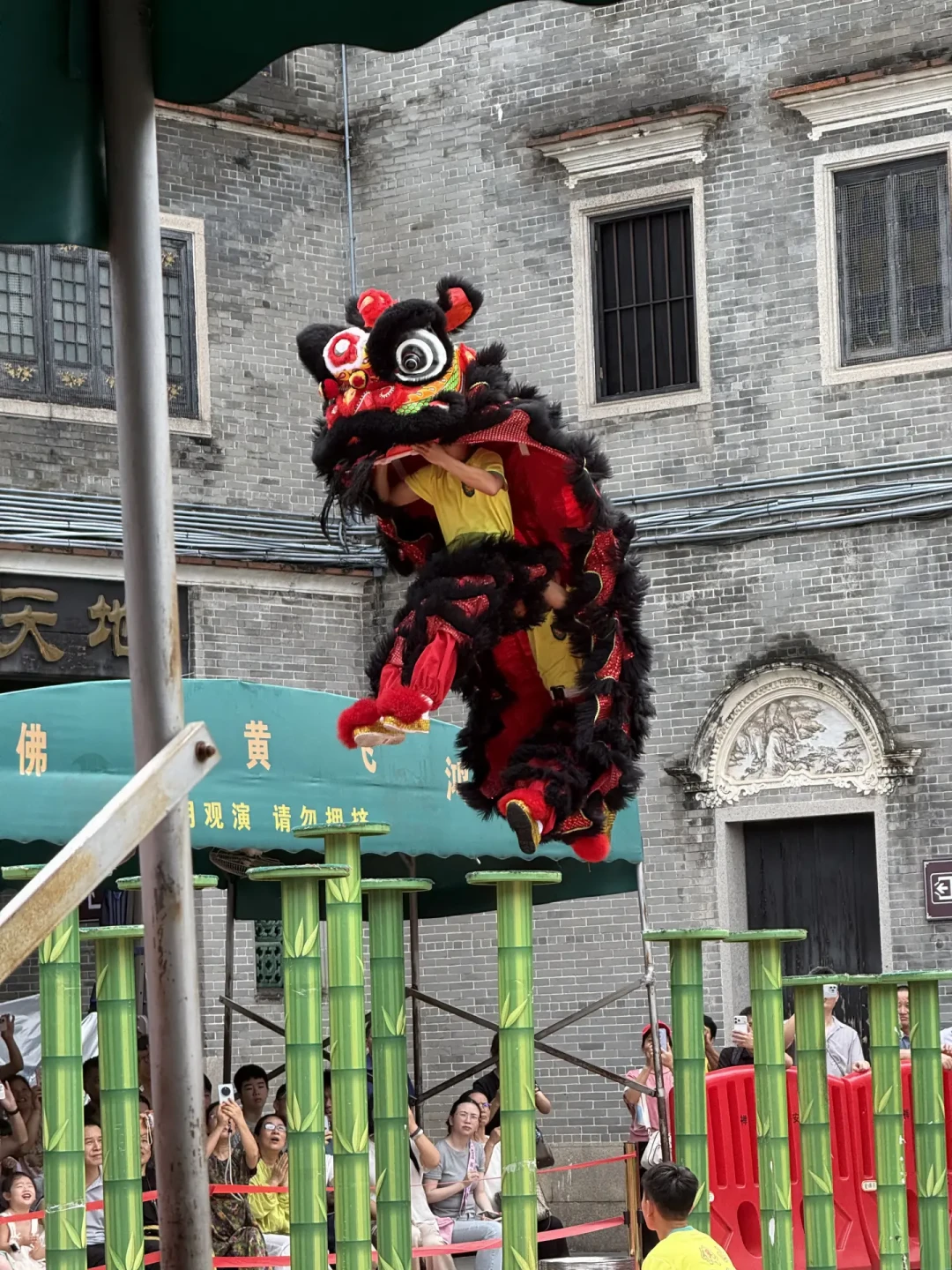 《功夫》“裁缝佬”年过八旬在佛山打铁线拳:黄飞鸿不是创始人,铁环也不是武器